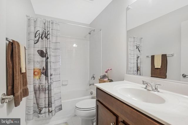 42526 OXFORD FOREST CIR, Chantilly, VA 20152