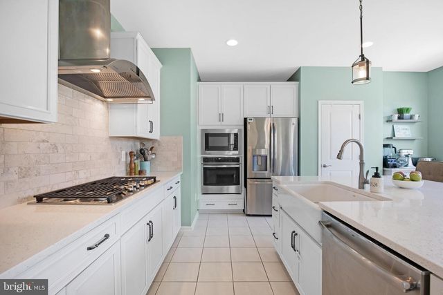 42526 OXFORD FOREST CIR, Chantilly, VA 20152