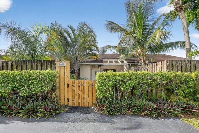 1032 E Lakes Drive, Deerfield Beach, FL 33064