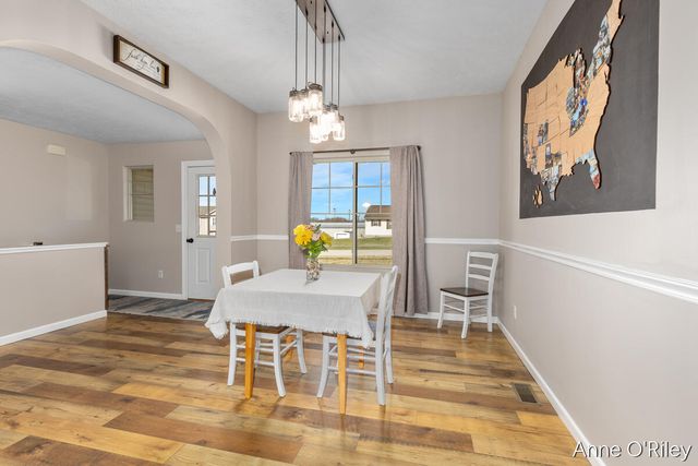 4255 Cloverfield Court, Wayland, MI 49348