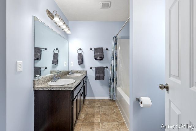 4255 Cloverfield Court, Wayland, MI 49348