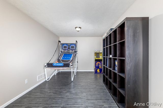 4255 Cloverfield Court, Wayland, MI 49348