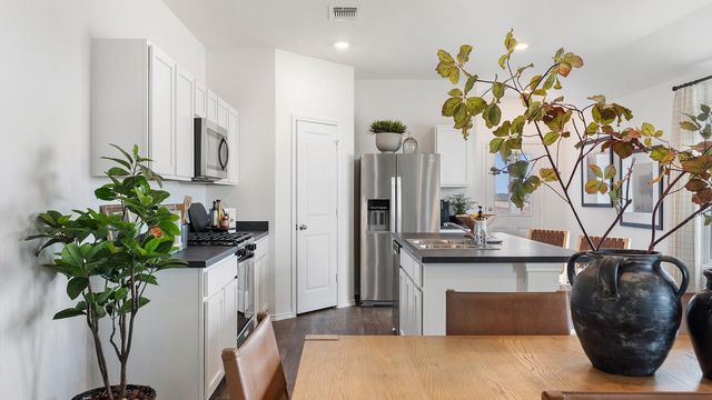 170 Schuenemann WAY, Uhland, TX 78640