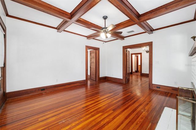 15670 S HIGHWAY 25, Weirsdale, FL 32195