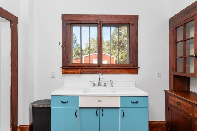 15670 S HIGHWAY 25, Weirsdale, FL 32195