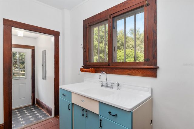 15670 S HIGHWAY 25, Weirsdale, FL 32195