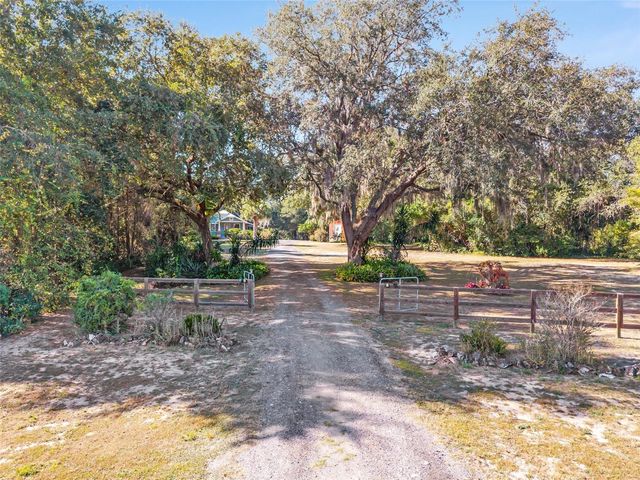 15670 S HIGHWAY 25, Weirsdale, FL 32195