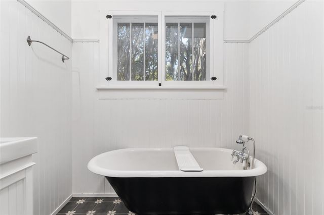 15670 S HIGHWAY 25, Weirsdale, FL 32195