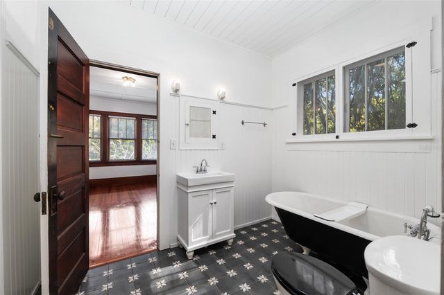 15670 S HIGHWAY 25, Weirsdale, FL 32195