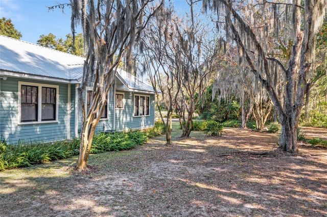 15670 S HIGHWAY 25, Weirsdale, FL 32195