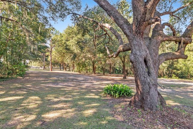 15670 S HIGHWAY 25, Weirsdale, FL 32195