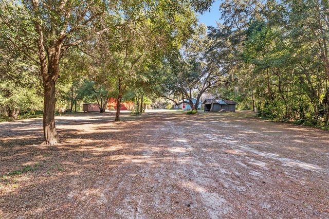 15670 S HIGHWAY 25, Weirsdale, FL 32195