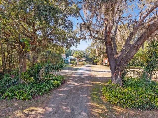 15670 S HIGHWAY 25, Weirsdale, FL 32195