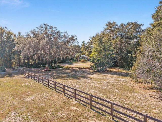 15670 S HIGHWAY 25, Weirsdale, FL 32195
