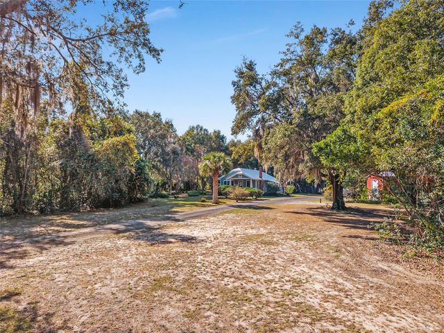 15670 S HIGHWAY 25, Weirsdale, FL 32195