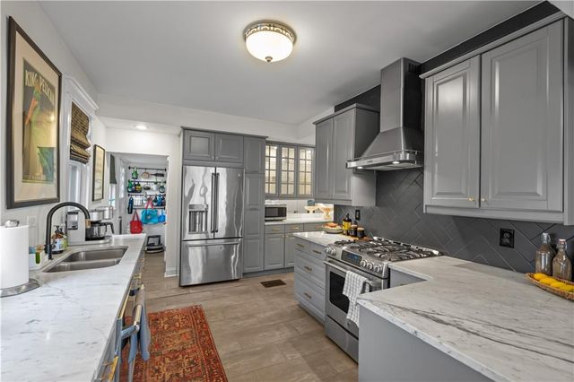 3520 Locust Street, Kansas City, MO 64109