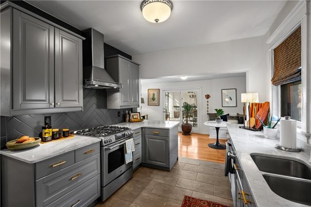 3520 Locust Street, Kansas City, MO 64109