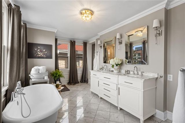 3520 Locust Street, Kansas City, MO 64109