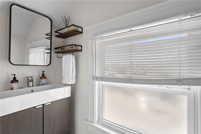 3520 Locust Street, Kansas City, MO 64109