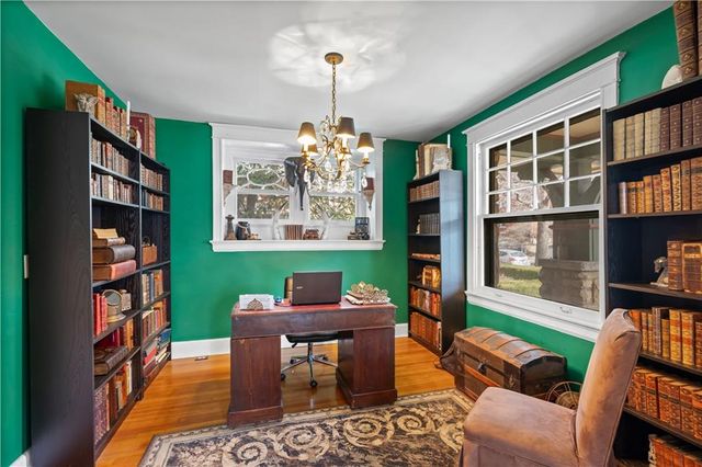 3520 Locust Street, Kansas City, MO 64109