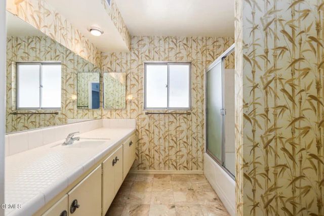 5245 Indian Drive, La Canada Flintridge, CA 91011