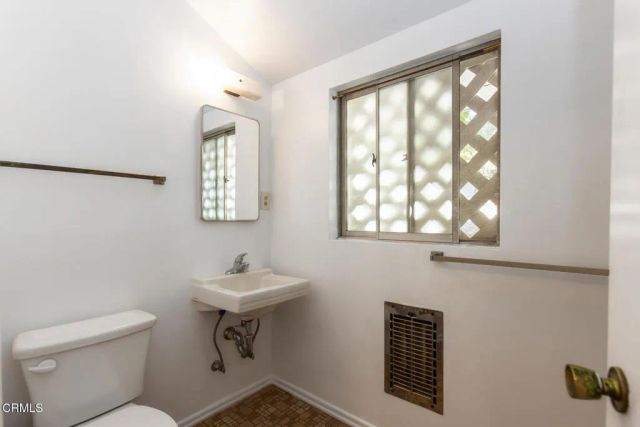 5245 Indian Drive, La Canada Flintridge, CA 91011