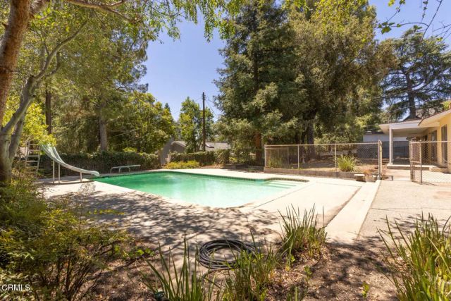 5245 Indian Drive, La Canada Flintridge, CA 91011