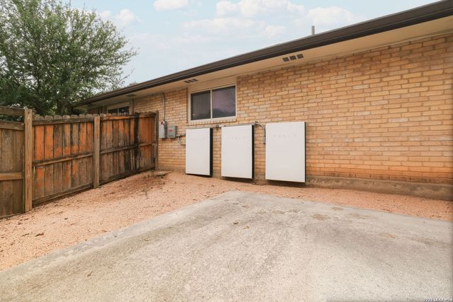 4911 Rockhurst St, San Antonio, TX 78249