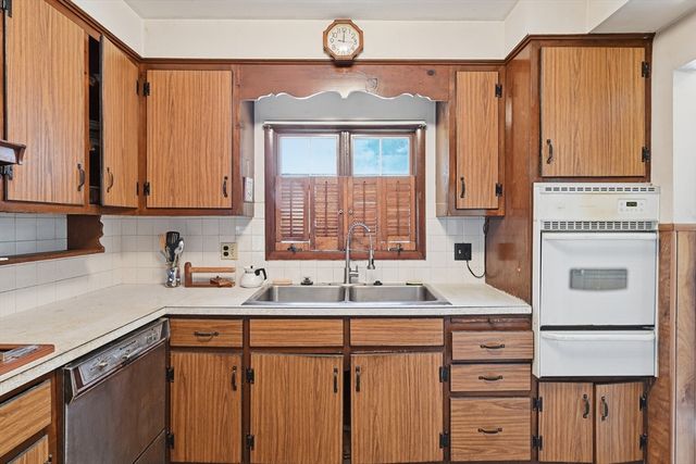 400 Nottingham St, Springfield, MA 01104