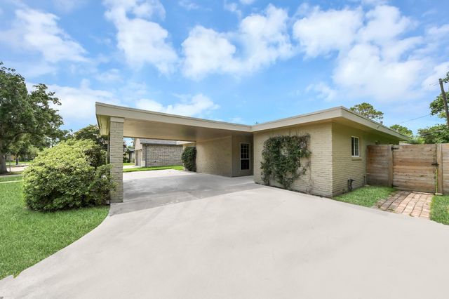 4011 Ebbtide Drive, Houston, TX 77045