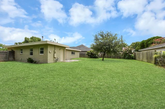 4011 Ebbtide Drive, Houston, TX 77045