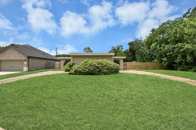 4011 Ebbtide Drive, Houston, TX 77045
