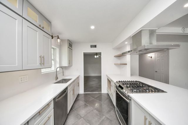 4011 Ebbtide Drive, Houston, TX 77045