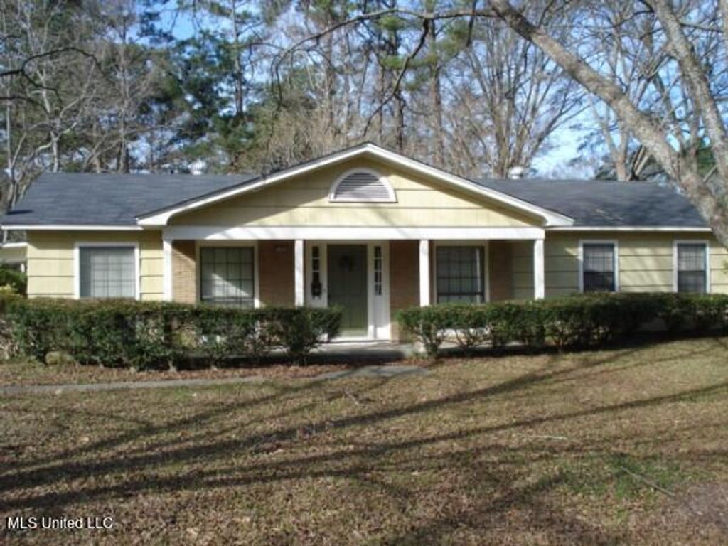 5301 Ridgewood Road, Jackson, MS 39211