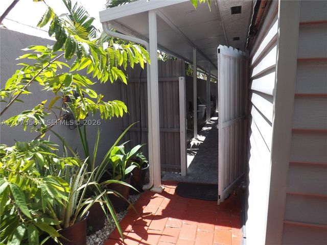 217 W 34th St, Hialeah, FL 33012