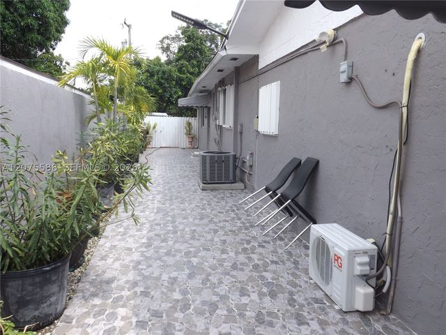 217 W 34th St, Hialeah, FL 33012