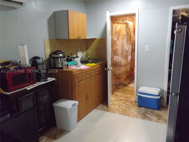 217 W 34th St, Hialeah, FL 33012