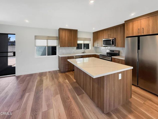 61 Redwood Avenue, Ventura, CA 93003