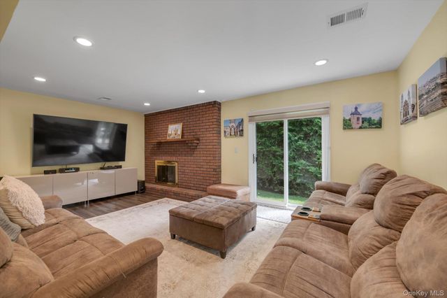 2 Madison Avenue, Jericho, NY 11753
