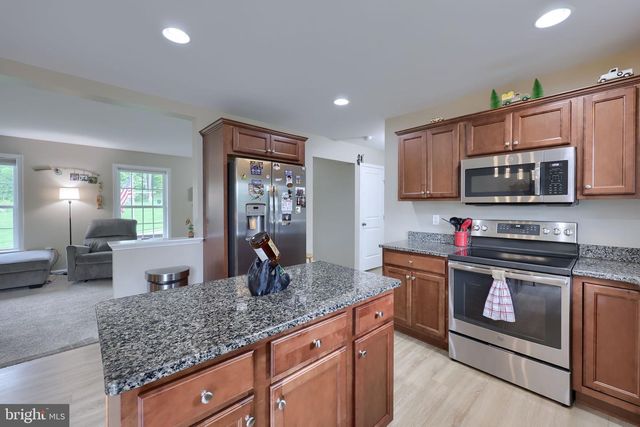 140 LIZ LN, Gap, PA 17527