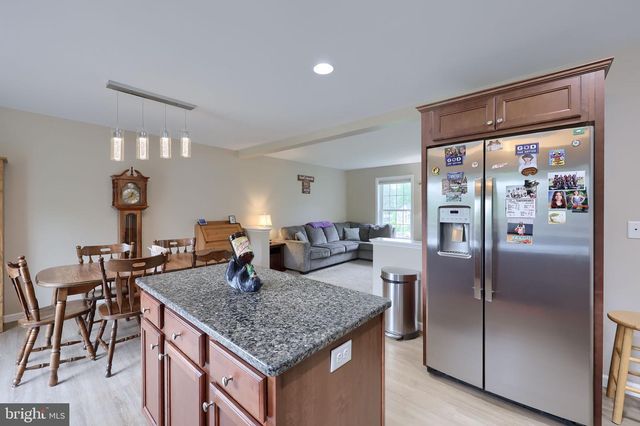 140 LIZ LN, Gap, PA 17527