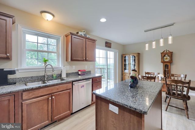 140 LIZ LN, Gap, PA 17527