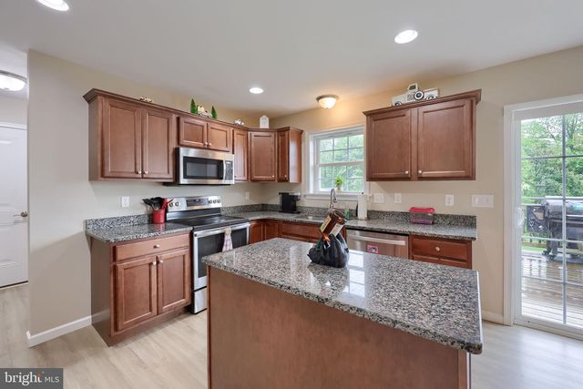 140 LIZ LN, Gap, PA 17527
