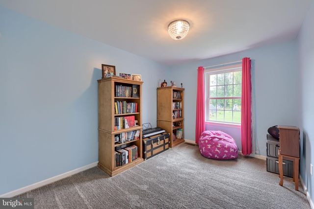 140 LIZ LN, Gap, PA 17527