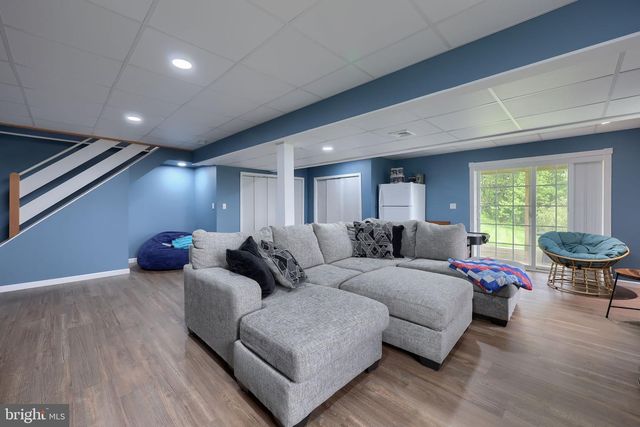 140 LIZ LN, Gap, PA 17527