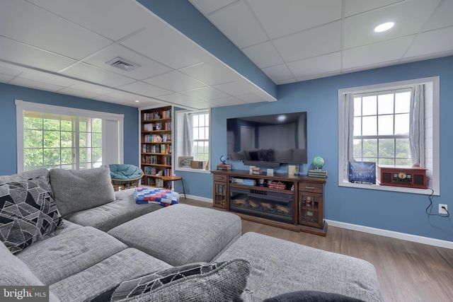 140 LIZ LN, Gap, PA 17527