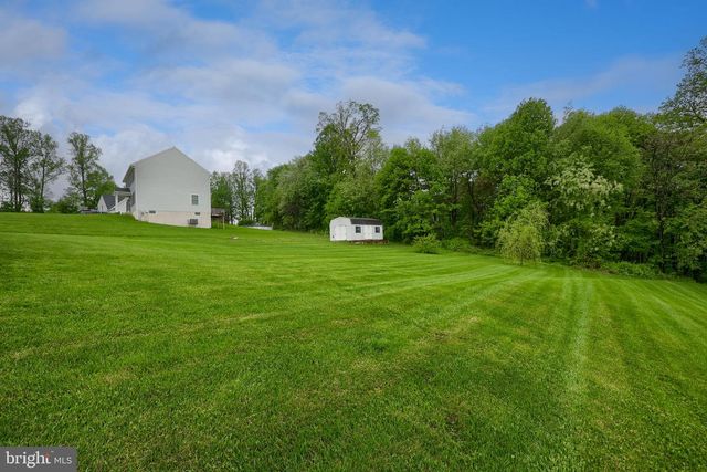 140 LIZ LN, Gap, PA 17527