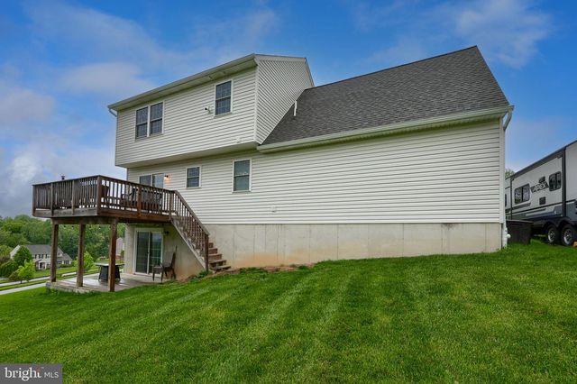 140 LIZ LN, Gap, PA 17527