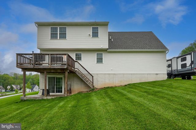 140 LIZ LN, Gap, PA 17527