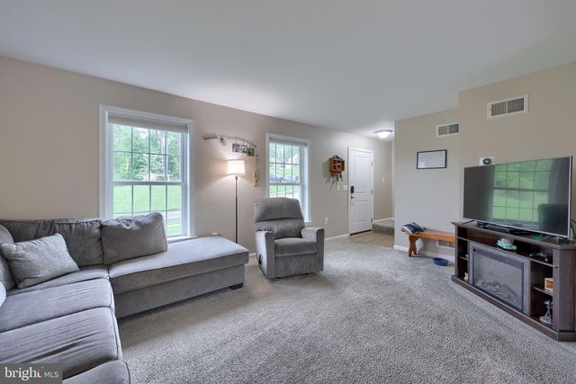 140 LIZ LN, Gap, PA 17527